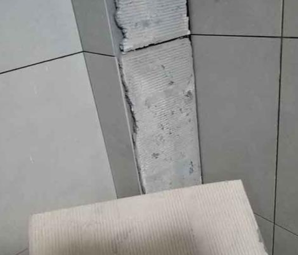 扶绥瓷砖空鼓维修公司分享下厨房瓷砖脱落的补救措施。